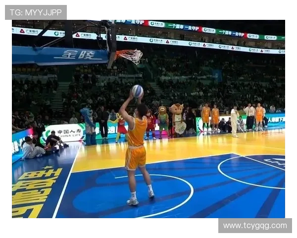 刘冠杉扣篮前搞笑一幕想砸篮网却三投全失引发全场爆笑